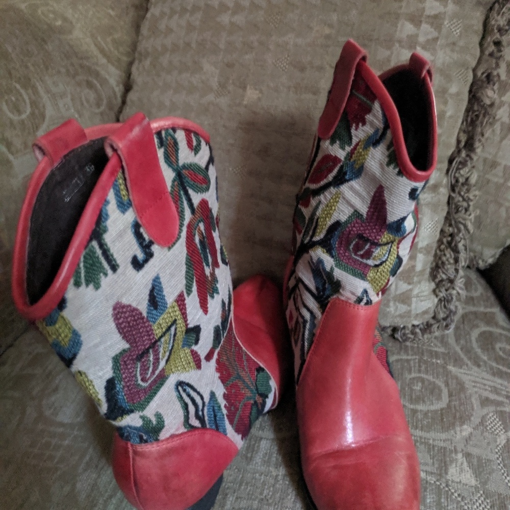 Cowgirl Boot's